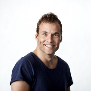 Arena bryder daggry by Simon Talbot - Booking af stand-up show til dit event